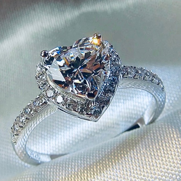 Heart ring! - Picture 3 of 7